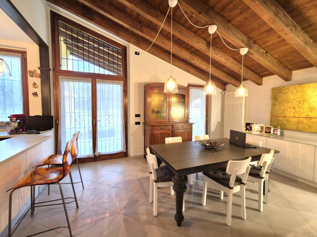 Casale di campagna in vendita a Linarolo