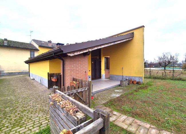 Casale di campagna in vendita a Linarolo