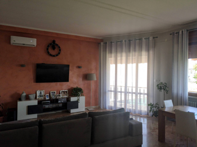 Villa in vendita a Stienta (RO)