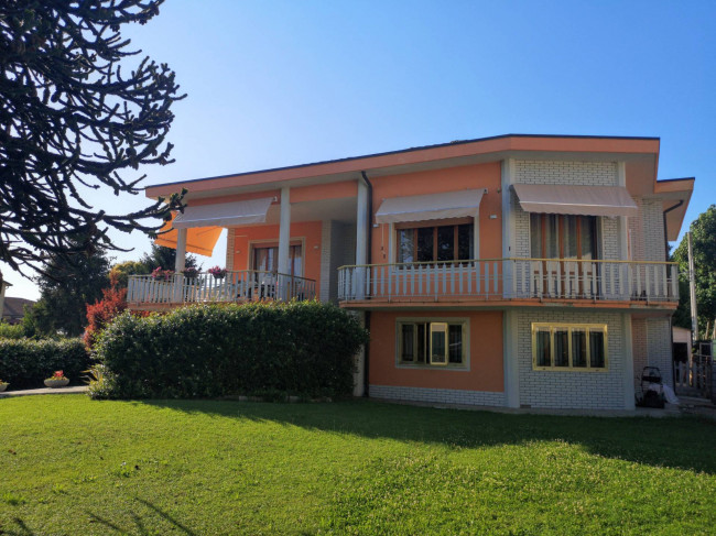 Villa in vendita a Stienta (RO)