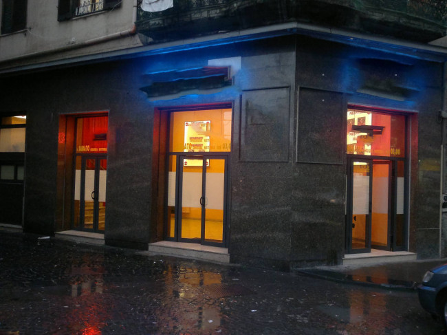 Edificio commerciale o terziario in vendita a Napoli