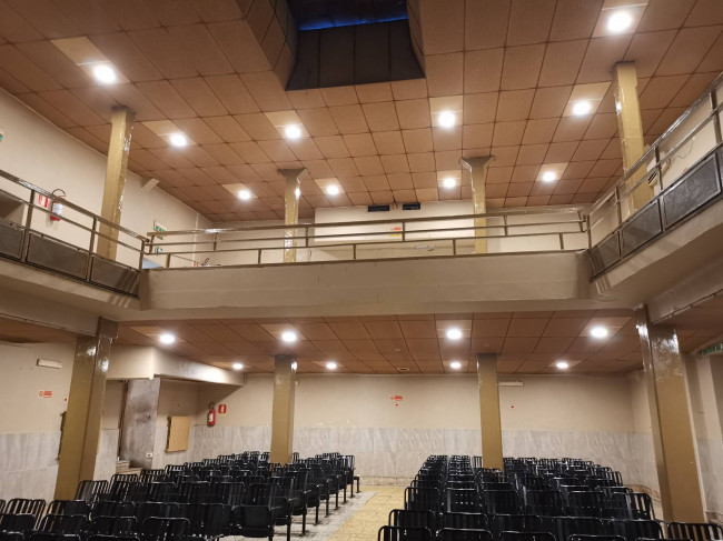 Edificio commerciale o terziario in vendita a Napoli