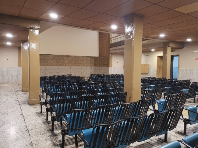 Edificio commerciale o terziario in vendita a Napoli