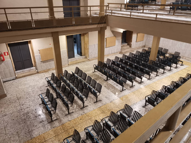 Edificio commerciale o terziario in vendita a Napoli