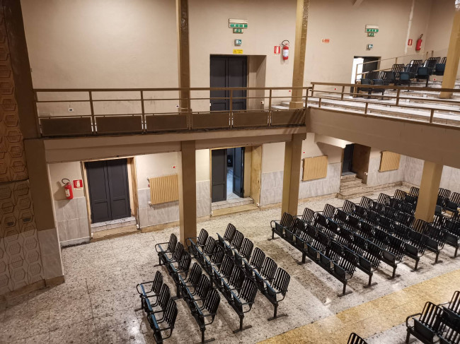 Edificio commerciale o terziario in vendita a Napoli