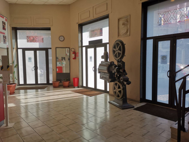 Edificio commerciale o terziario in vendita a Napoli