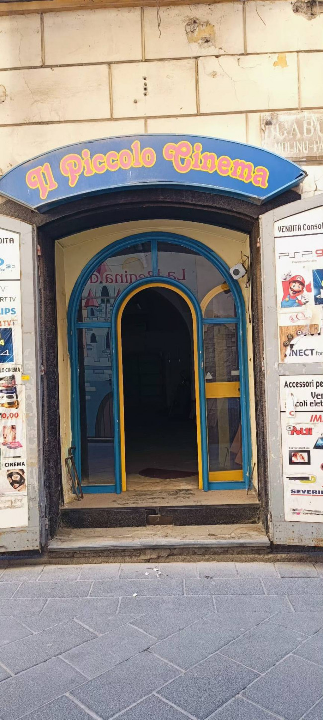 Locale commerciale in vendita a Nocera Inferiore