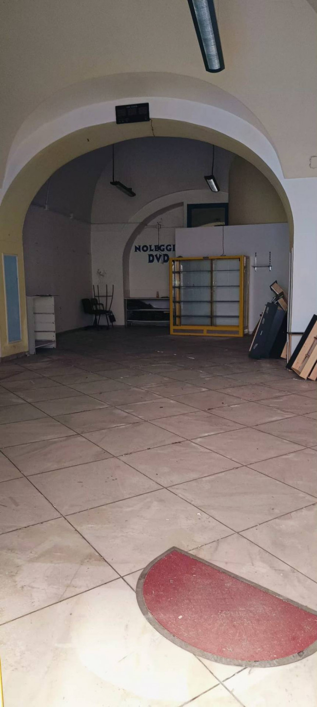 Locale commerciale in vendita a Nocera Inferiore