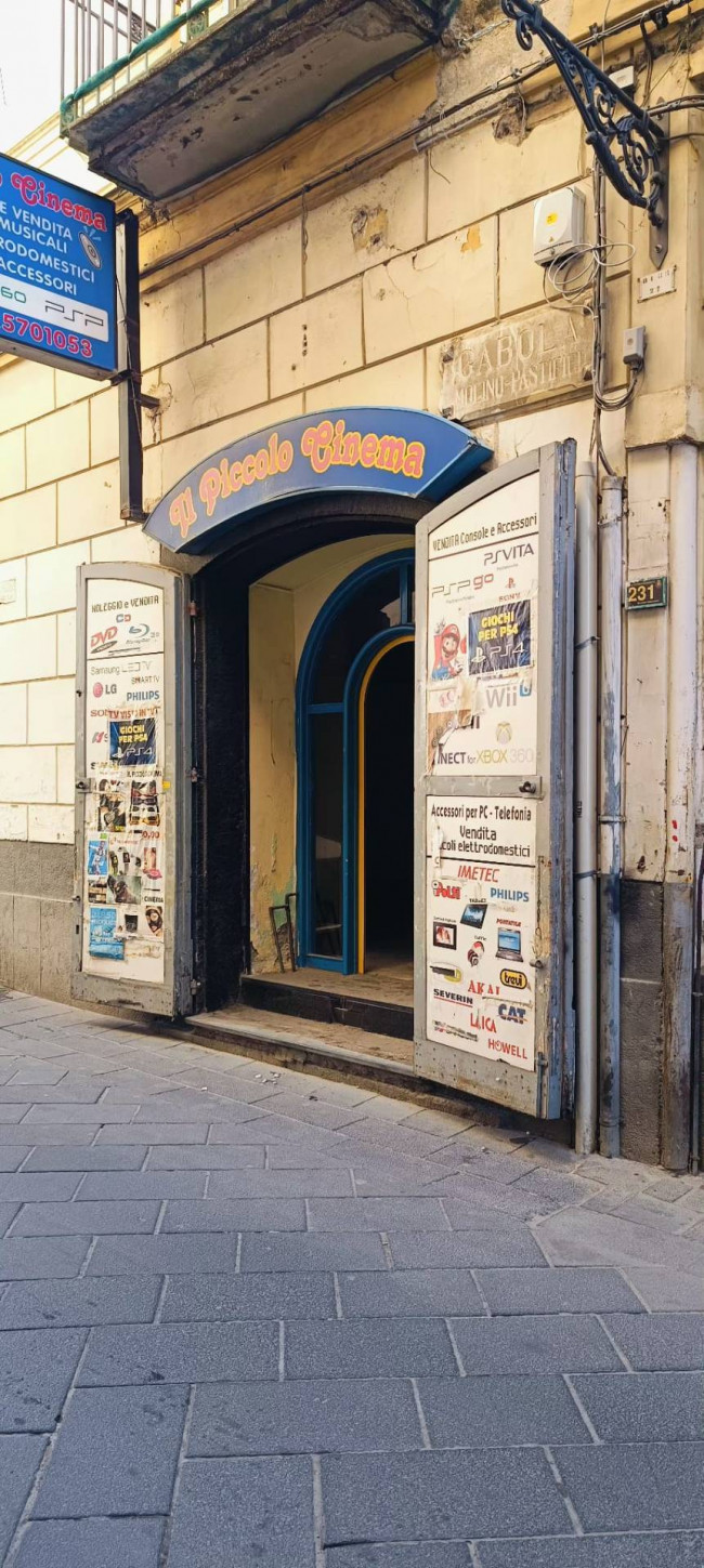 Locale commerciale in vendita a Nocera Inferiore