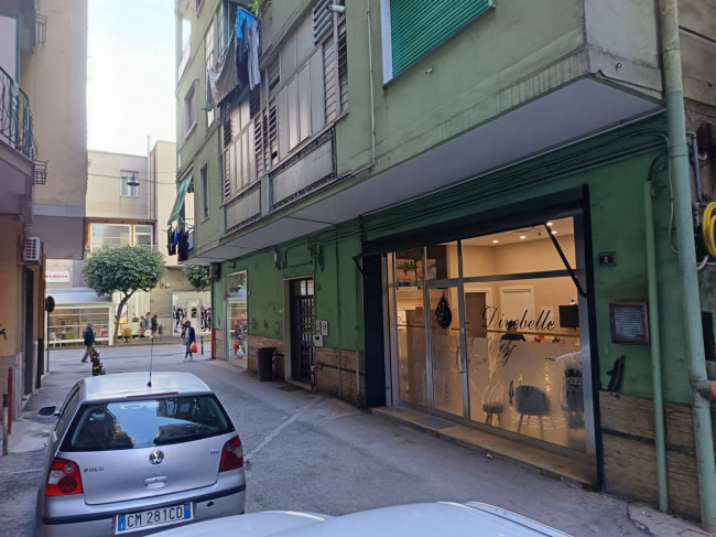 Locale commerciale in vendita a Nocera Inferiore