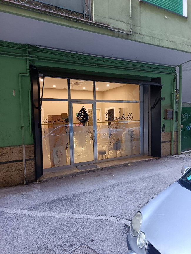 Locale commerciale in vendita a Nocera Inferiore