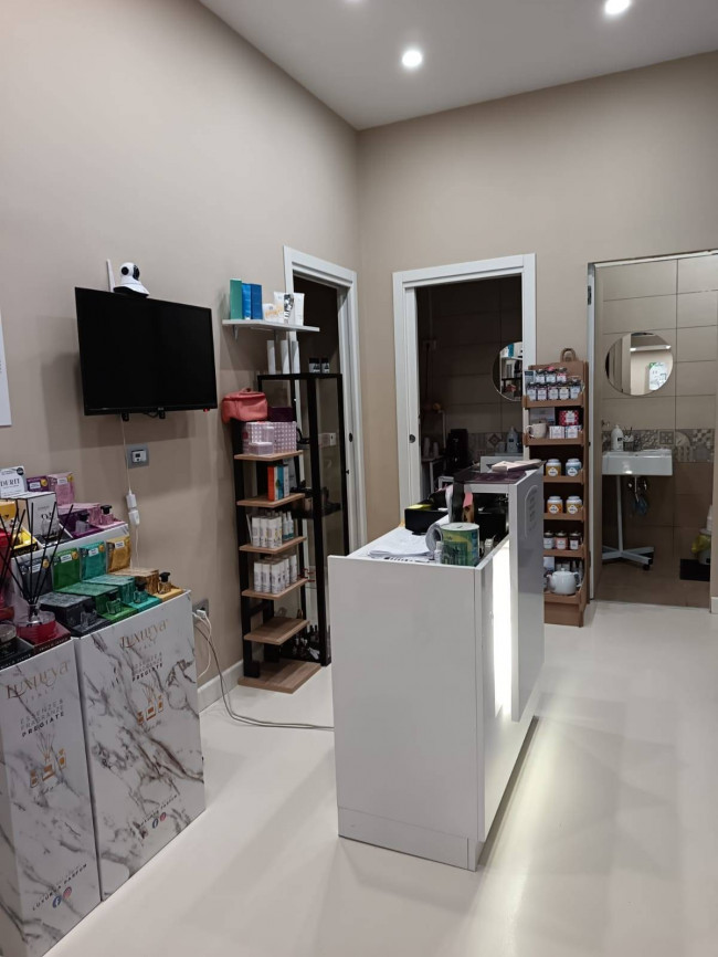 Locale commerciale in vendita a Nocera Inferiore