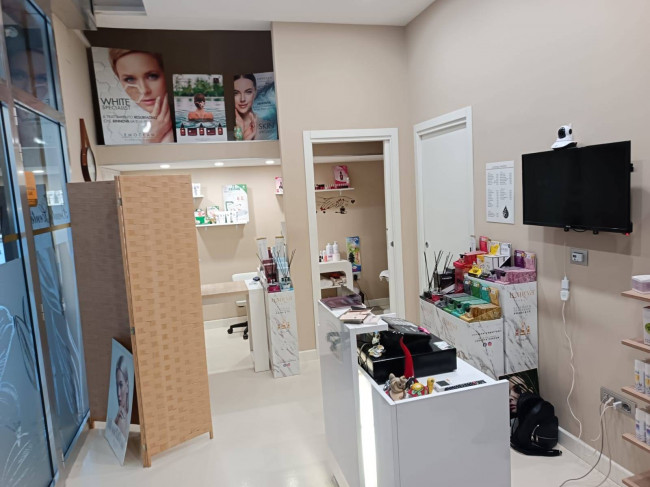 Locale commerciale in vendita a Nocera Inferiore