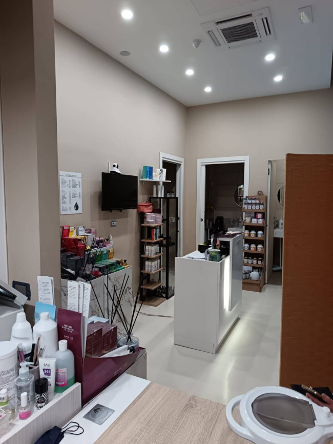 Locale commerciale in vendita a Nocera Inferiore