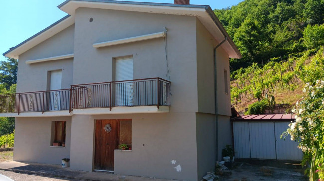 Casa singola in vendita a Tufo