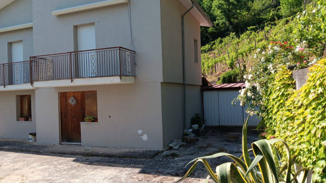 Casa singola in vendita a Tufo