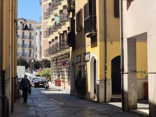 Locale commerciale in vendita a Avellino