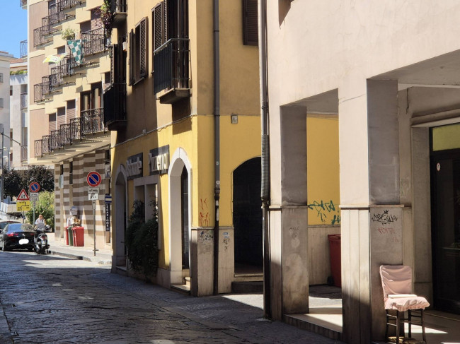 Locale commerciale in vendita a Avellino