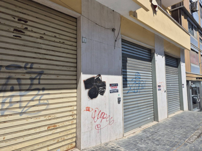 Locale commerciale in vendita a Avellino