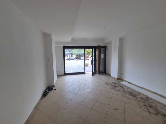 Locale commerciale in vendita a Avellino