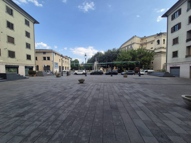 Locale commerciale in vendita a Avellino