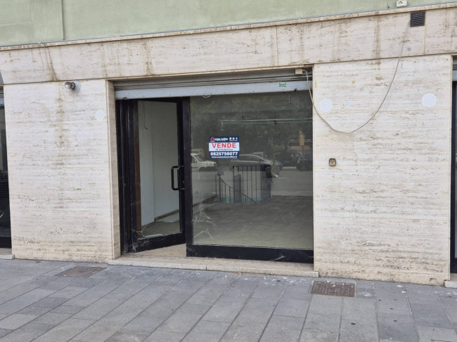 Locale commerciale in vendita a Avellino
