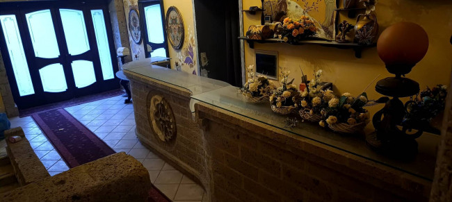 Edificio commerciale o terziario in vendita a Maddaloni