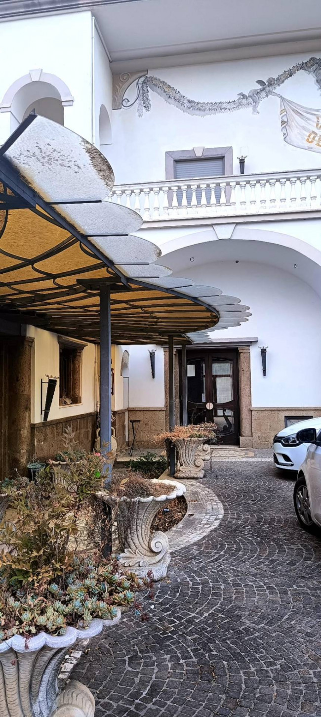 Edificio commerciale o terziario in vendita a Maddaloni