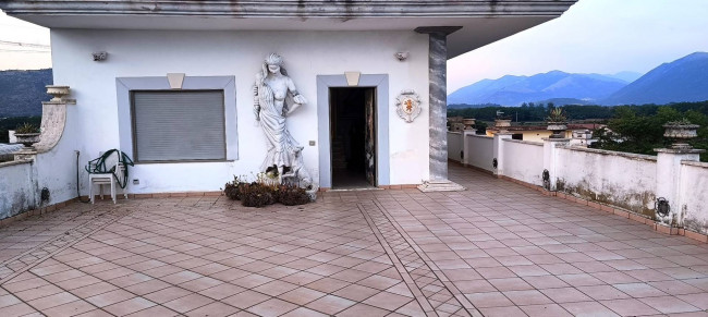 Edificio commerciale o terziario in vendita a Maddaloni