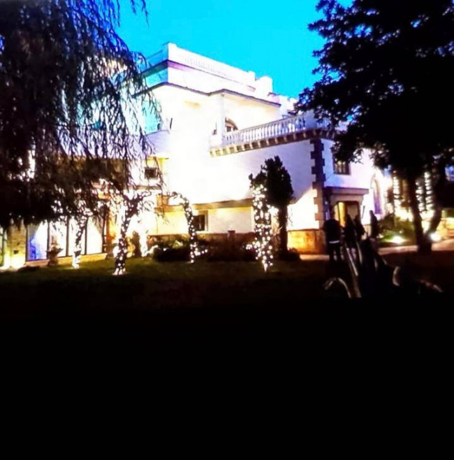 Edificio commerciale o terziario in vendita a Maddaloni