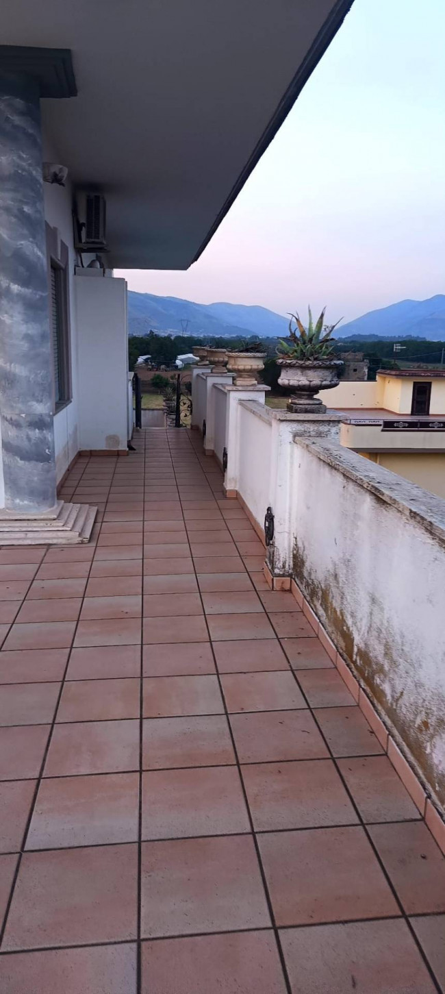 Edificio commerciale o terziario in vendita a Maddaloni