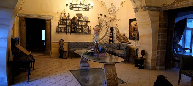 Edificio commerciale o terziario in vendita a Maddaloni