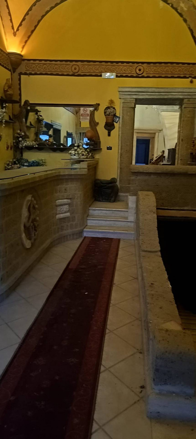 Edificio commerciale o terziario in vendita a Maddaloni