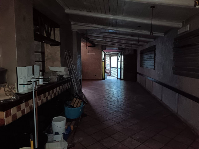 Locale commerciale in vendita a Nocera Inferiore