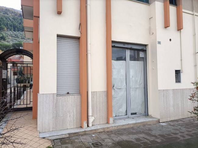 Locale commerciale in vendita a Roccapiemonte