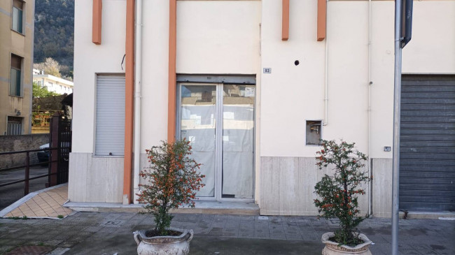 Locale commerciale in vendita a Roccapiemonte