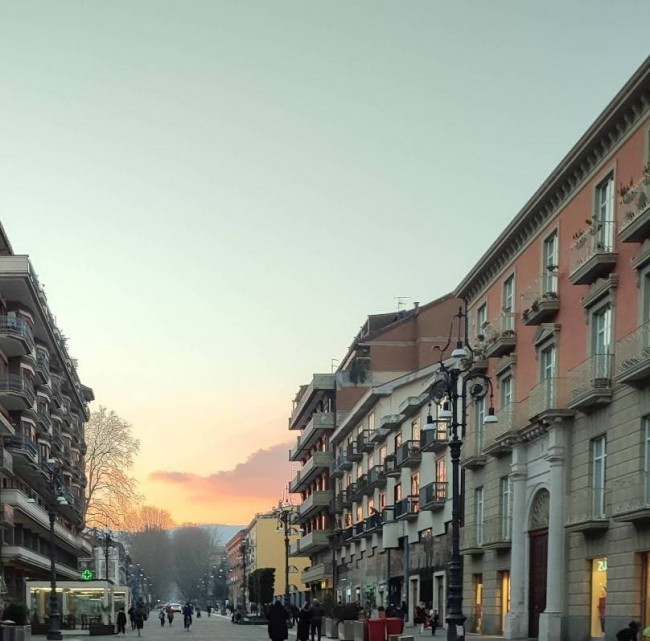 Locale commerciale in vendita a Avellino