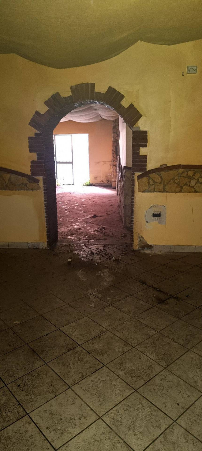 Locale commerciale in vendita a Nocera Inferiore