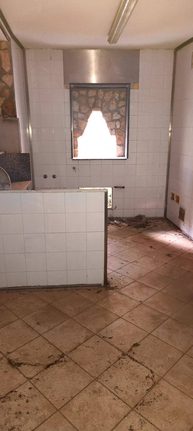 Locale commerciale in vendita a Nocera Inferiore