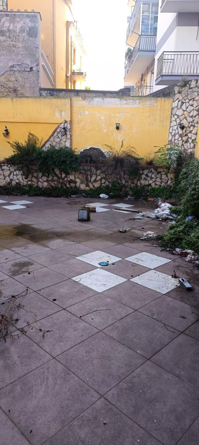 Locale commerciale in vendita a Nocera Inferiore