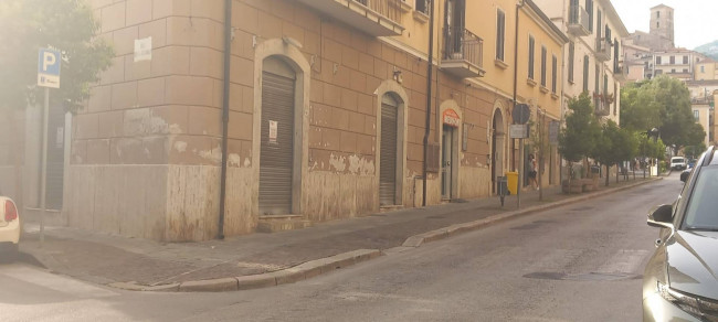 Locale commerciale in affitto a Eboli