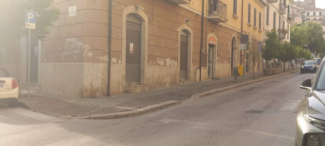 Locale commerciale in affitto a Eboli