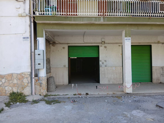 Locale commerciale in vendita a Eboli