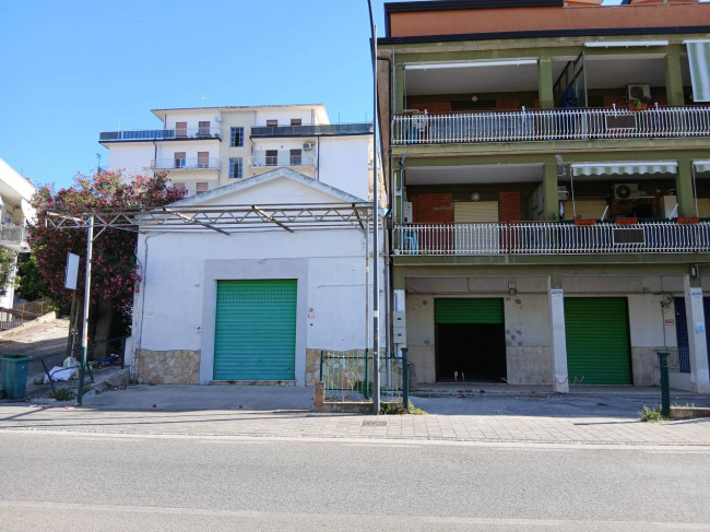 Locale commerciale in vendita a Eboli