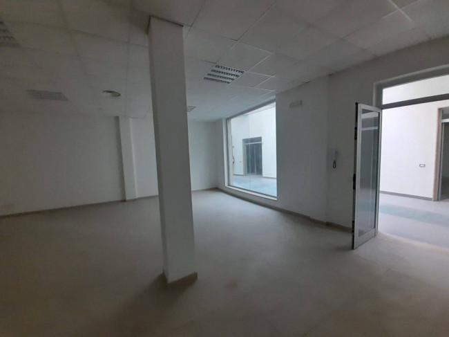 Edificio commerciale o terziario in vendita a Eboli