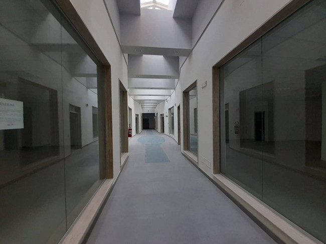 Edificio commerciale o terziario in vendita a Eboli