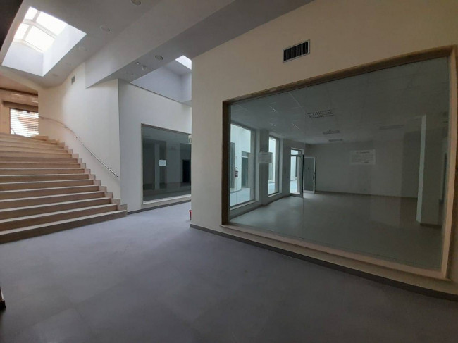 Edificio commerciale o terziario in vendita a Eboli