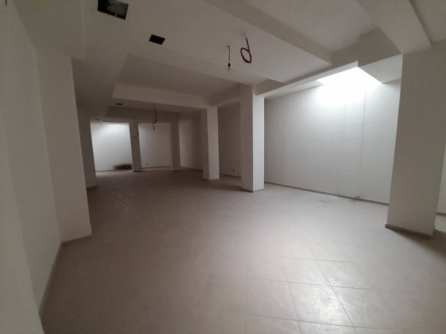 Edificio commerciale o terziario in vendita a Eboli