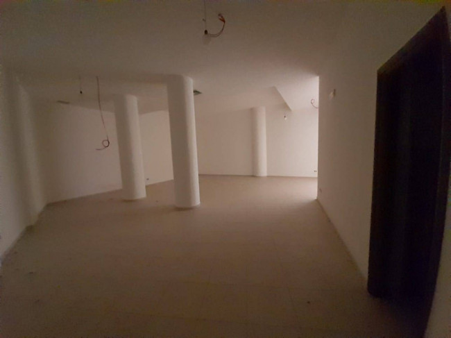 Edificio commerciale o terziario in vendita a Eboli