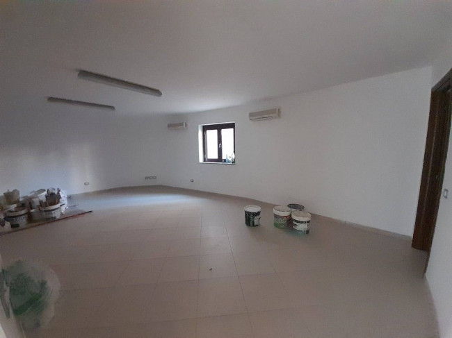 Edificio commerciale o terziario in vendita a Eboli